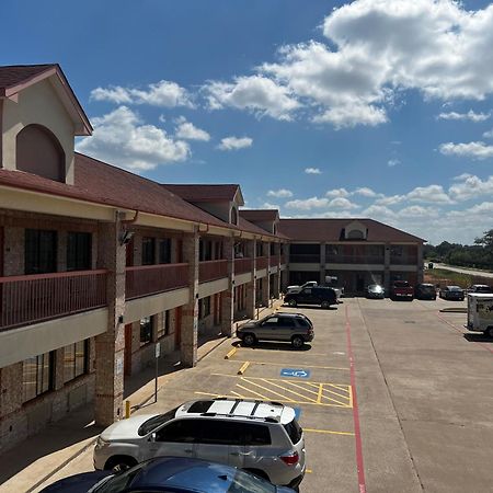 Super 8 By Wyndham Stafford Sugarland Area Hotel Bagian luar foto