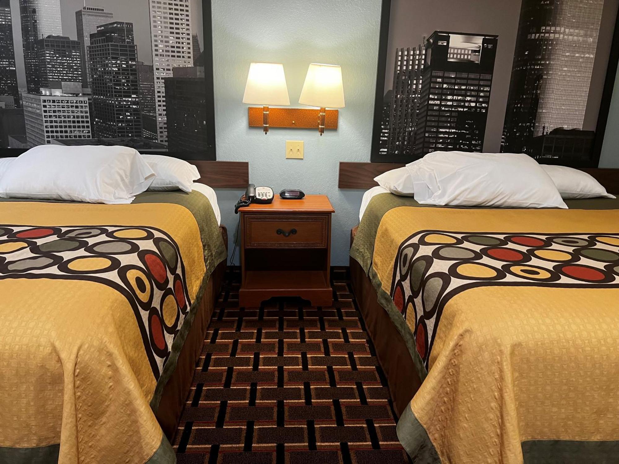 Super 8 By Wyndham Stafford Sugarland Area Hotel Bagian luar foto